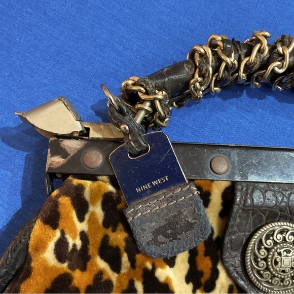Vintage Nine West Purse Clutch Leopard Print Handle With Chain. Clean Inside - Picture 4 of 10